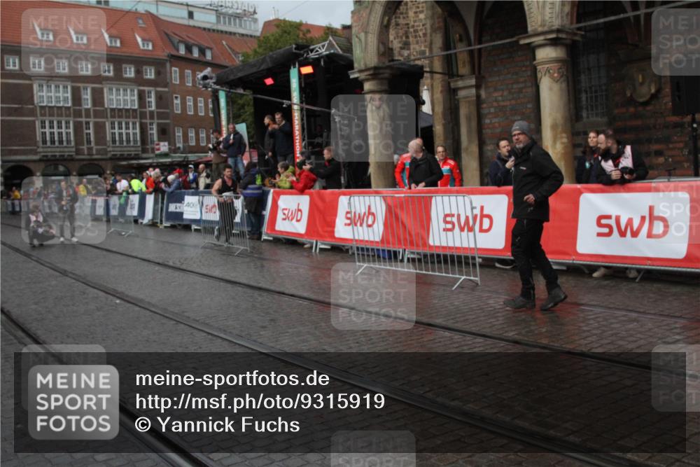 05.10.2025 - 20. swb-Marathon Bremen Yannick Fuchs http://msf.ph/oto/9315919 05.10.2025 15:14:17 Ziel 855 meine-sportfotos.de