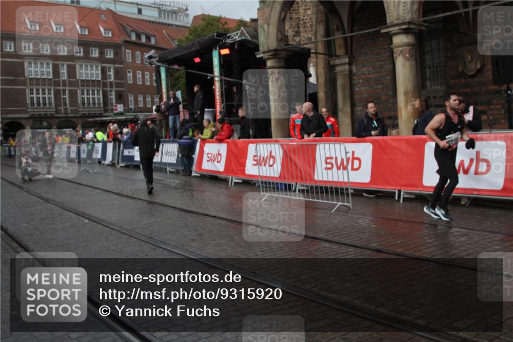 05.10.2025 - 20. swb-Marathon Bremen Yannick Fuchs http://msf.ph/oto/9315920 05.10.2025 15:14:21 Ziel 855 meine-sportfotos.de