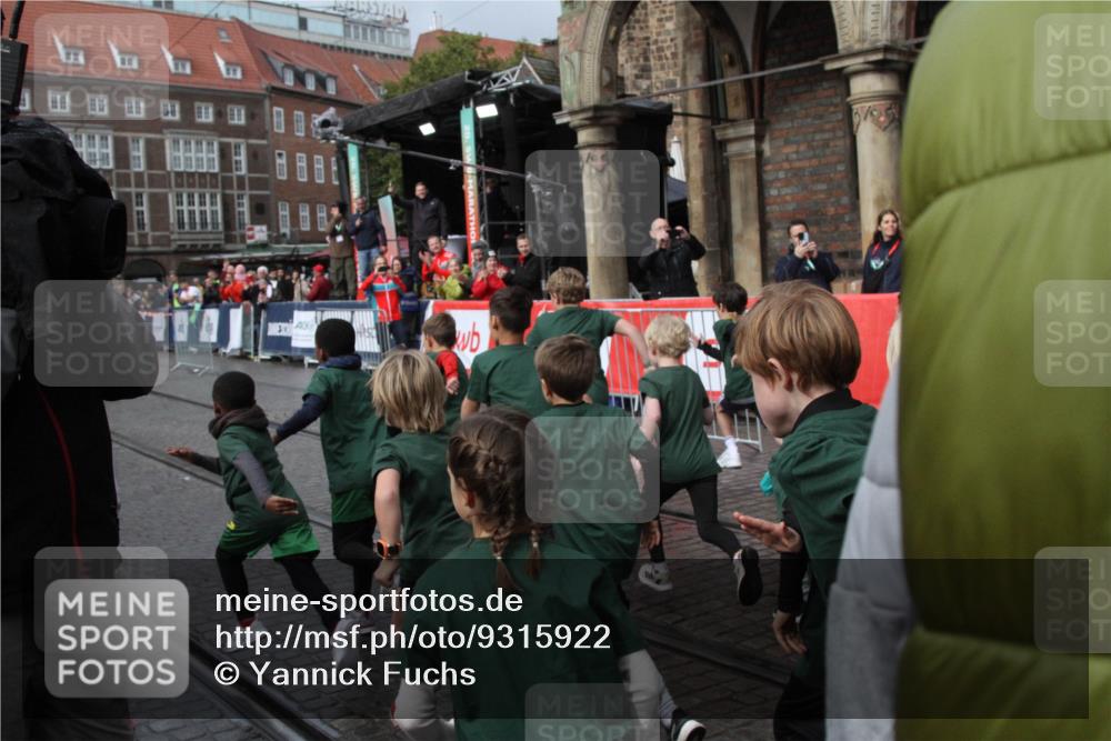 05.10.2025 - 20. swb-Marathon Bremen Yannick Fuchs http://msf.ph/oto/9315922 05.10.2025 15:15:57 Ziel  meine-sportfotos.de