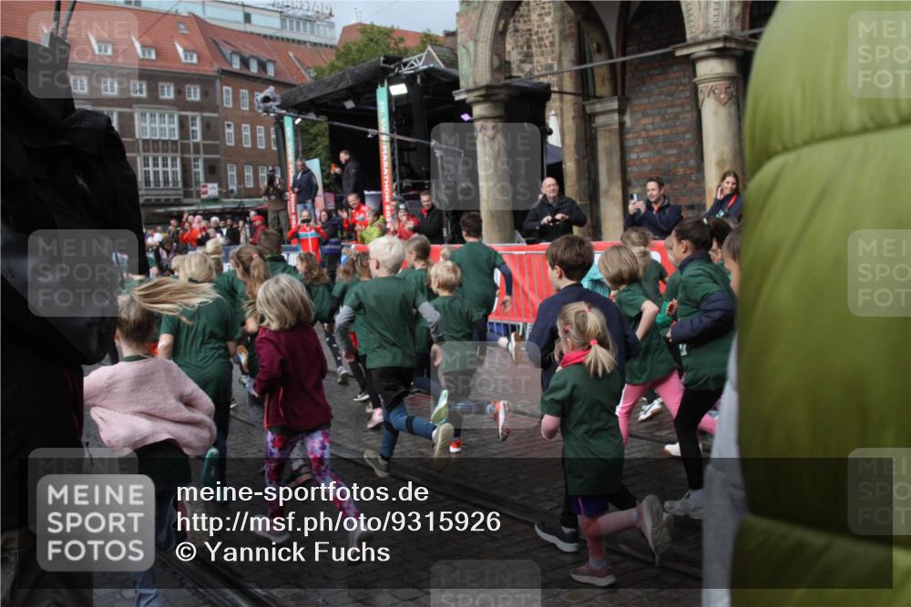 05.10.2025 - 20. swb-Marathon Bremen Yannick Fuchs http://msf.ph/oto/9315926 05.10.2025 15:15:58 Ziel  meine-sportfotos.de