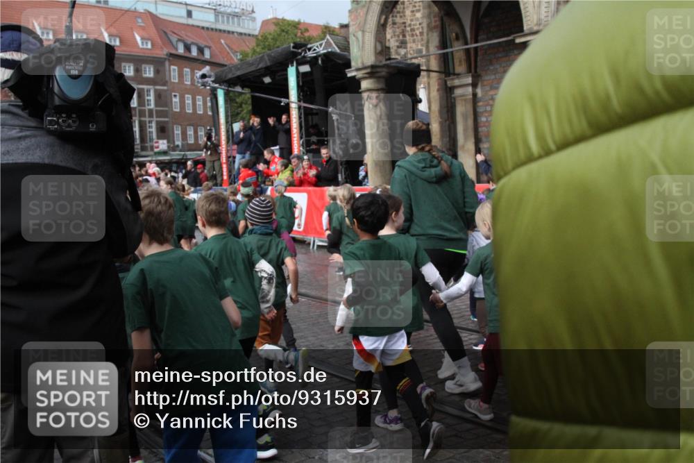 05.10.2025 - 20. swb-Marathon Bremen Yannick Fuchs http://msf.ph/oto/9315937 05.10.2025 15:16:02 Ziel  meine-sportfotos.de