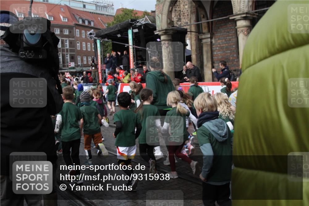 05.10.2025 - 20. swb-Marathon Bremen Yannick Fuchs http://msf.ph/oto/9315938 05.10.2025 15:16:03 Ziel  meine-sportfotos.de