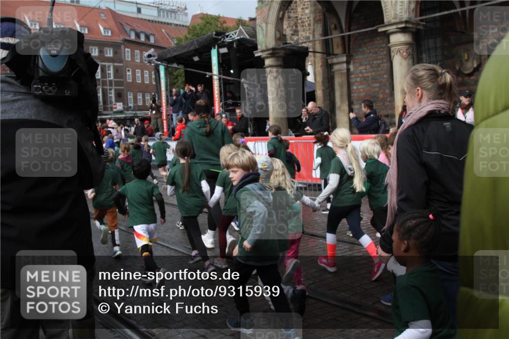 05.10.2025 - 20. swb-Marathon Bremen Yannick Fuchs http://msf.ph/oto/9315939 05.10.2025 15:16:03 Ziel  meine-sportfotos.de