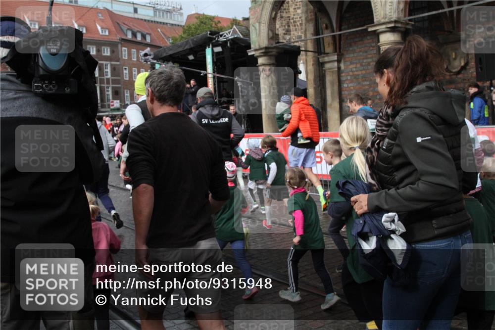 05.10.2025 - 20. swb-Marathon Bremen Yannick Fuchs http://msf.ph/oto/9315948 05.10.2025 15:16:07 Ziel  meine-sportfotos.de