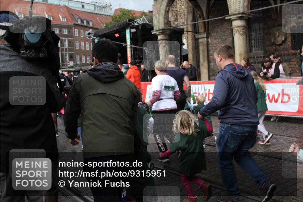 05.10.2025 - 20. swb-Marathon Bremen Yannick Fuchs http://msf.ph/oto/9315951 05.10.2025 15:16:09 Ziel  meine-sportfotos.de