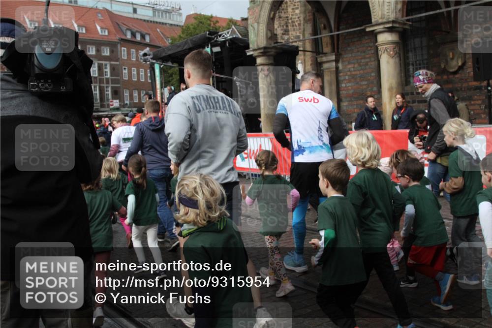 05.10.2025 - 20. swb-Marathon Bremen Yannick Fuchs http://msf.ph/oto/9315954 05.10.2025 15:16:10 Ziel  meine-sportfotos.de