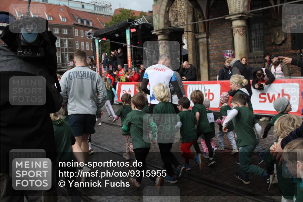 05.10.2025 - 20. swb-Marathon Bremen Yannick Fuchs http://msf.ph/oto/9315955 05.10.2025 15:16:11 Ziel  meine-sportfotos.de