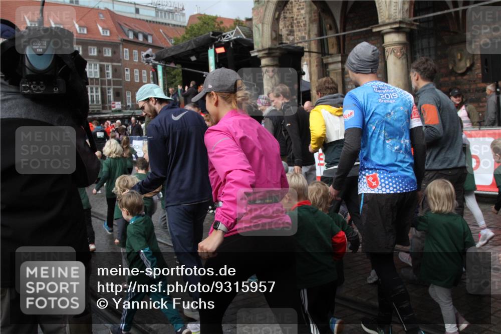 05.10.2025 - 20. swb-Marathon Bremen Yannick Fuchs http://msf.ph/oto/9315957 05.10.2025 15:16:12 Ziel  meine-sportfotos.de