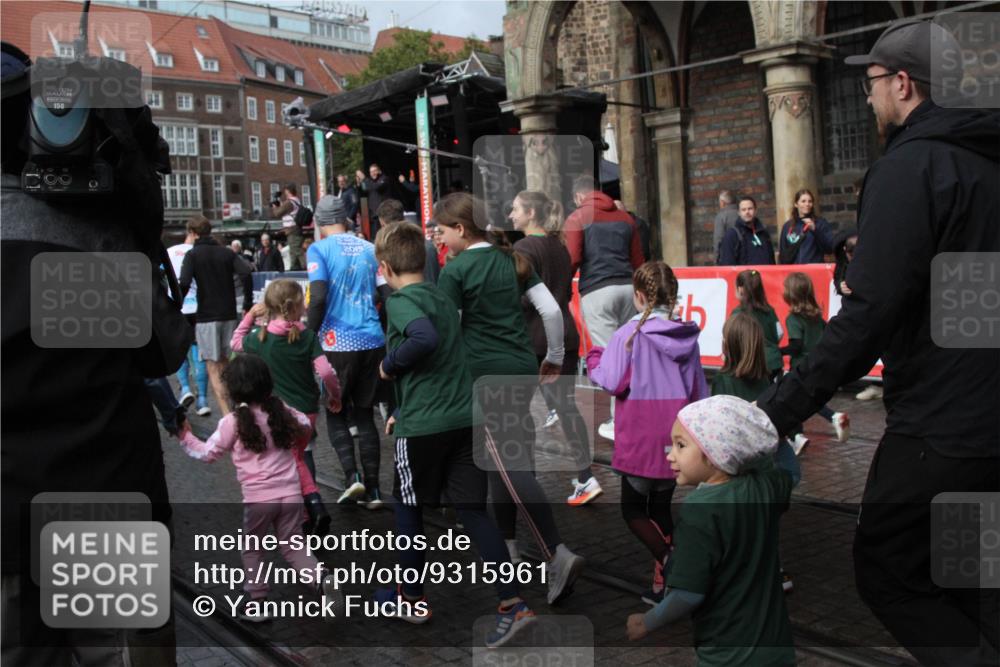 05.10.2025 - 20. swb-Marathon Bremen Yannick Fuchs http://msf.ph/oto/9315961 05.10.2025 15:16:15 Ziel  meine-sportfotos.de