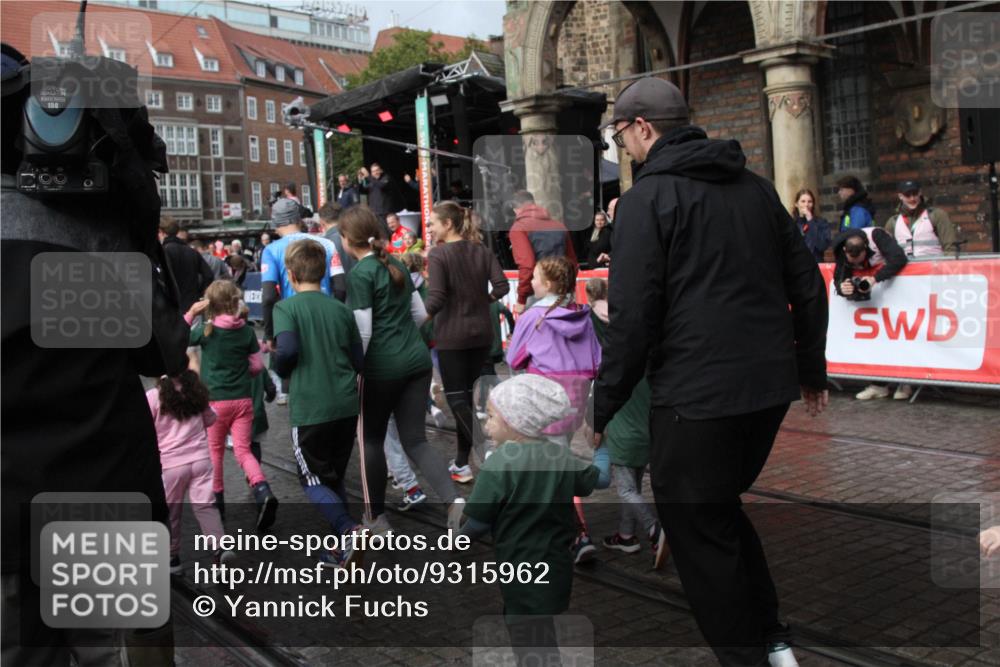 05.10.2025 - 20. swb-Marathon Bremen Yannick Fuchs http://msf.ph/oto/9315962 05.10.2025 15:16:15 Ziel  meine-sportfotos.de