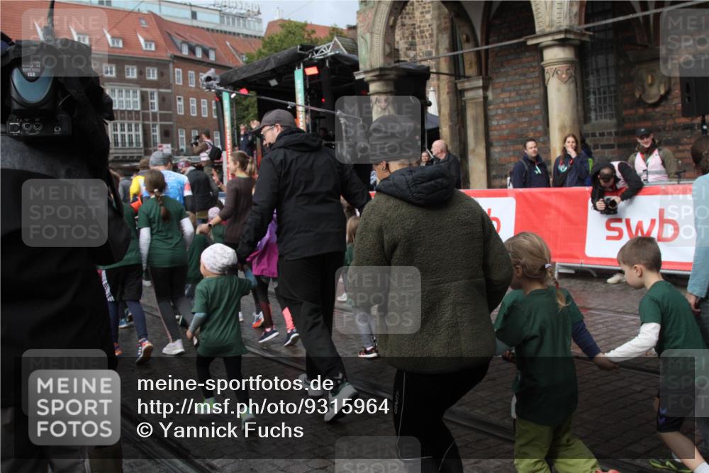 05.10.2025 - 20. swb-Marathon Bremen Yannick Fuchs http://msf.ph/oto/9315964 05.10.2025 15:16:16 Ziel  meine-sportfotos.de
