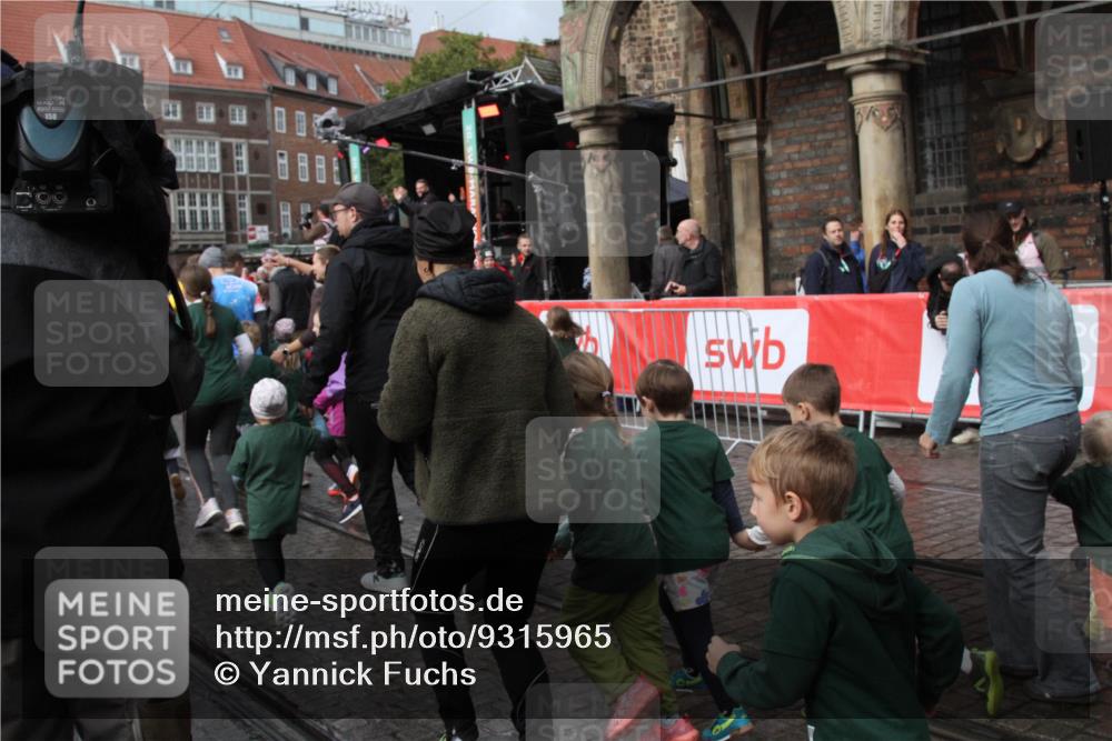 05.10.2025 - 20. swb-Marathon Bremen Yannick Fuchs http://msf.ph/oto/9315965 05.10.2025 15:16:17 Ziel  meine-sportfotos.de