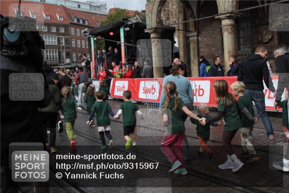 05.10.2025 - 20. swb-Marathon Bremen Yannick Fuchs http://msf.ph/oto/9315967 05.10.2025 15:16:18 Ziel  meine-sportfotos.de