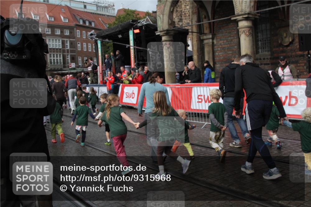 05.10.2025 - 20. swb-Marathon Bremen Yannick Fuchs http://msf.ph/oto/9315968 05.10.2025 15:16:19 Ziel  meine-sportfotos.de