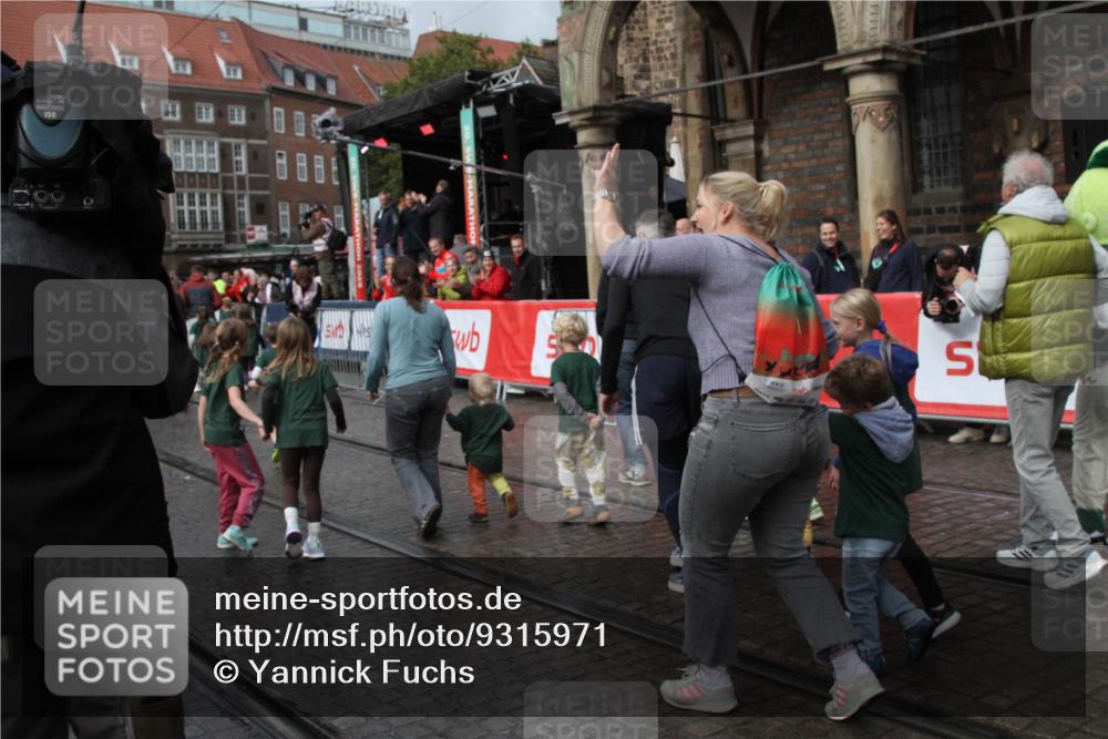 05.10.2025 - 20. swb-Marathon Bremen Yannick Fuchs http://msf.ph/oto/9315971 05.10.2025 15:16:21 Ziel  meine-sportfotos.de