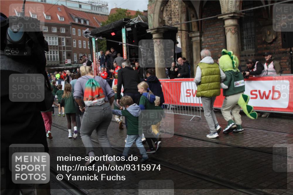 05.10.2025 - 20. swb-Marathon Bremen Yannick Fuchs http://msf.ph/oto/9315974 05.10.2025 15:16:22 Ziel  meine-sportfotos.de