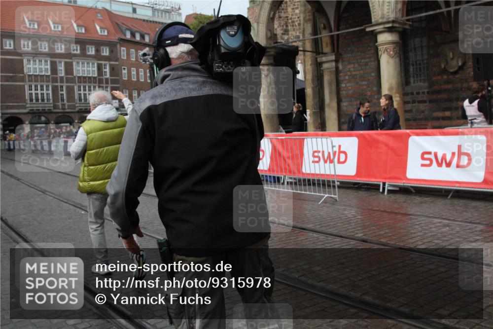 05.10.2025 - 20. swb-Marathon Bremen Yannick Fuchs http://msf.ph/oto/9315978 05.10.2025 15:17:04 Ziel  meine-sportfotos.de