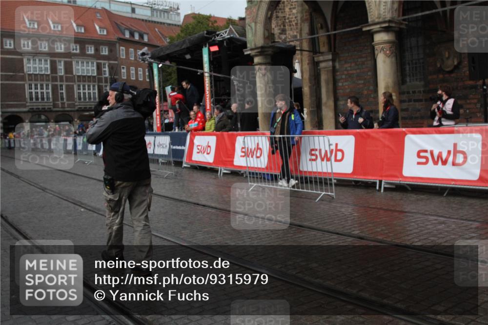 05.10.2025 - 20. swb-Marathon Bremen Yannick Fuchs http://msf.ph/oto/9315979 05.10.2025 15:17:12 Ziel  meine-sportfotos.de