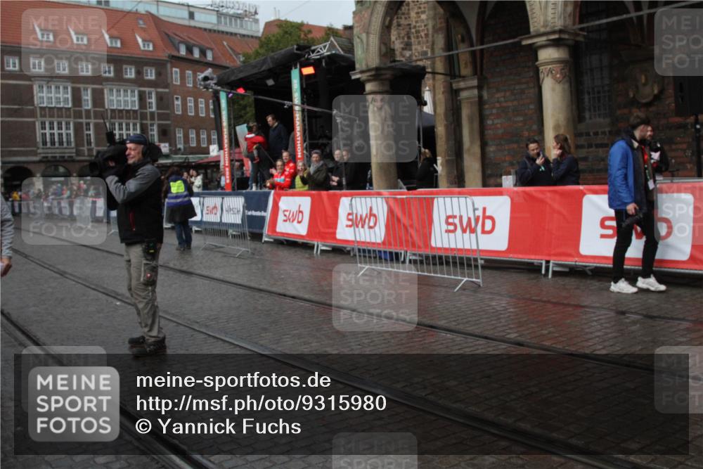 05.10.2025 - 20. swb-Marathon Bremen Yannick Fuchs http://msf.ph/oto/9315980 05.10.2025 15:17:15 Ziel  meine-sportfotos.de