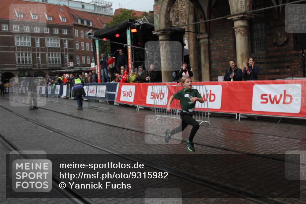 05.10.2025 - 20. swb-Marathon Bremen Yannick Fuchs http://msf.ph/oto/9315982 05.10.2025 15:17:48 Ziel  meine-sportfotos.de