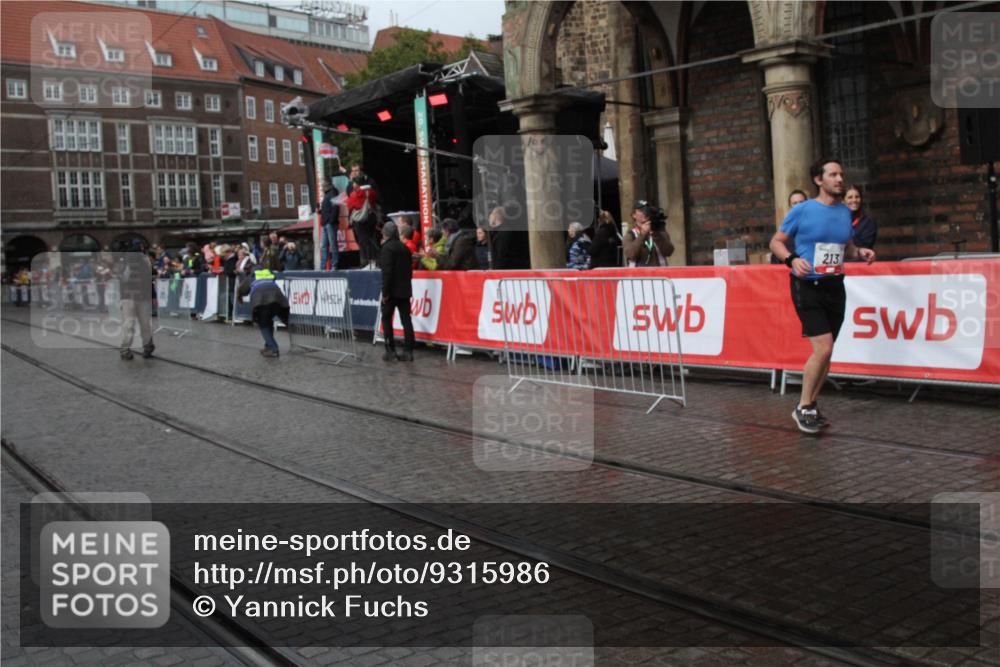 05.10.2025 - 20. swb-Marathon Bremen Yannick Fuchs http://msf.ph/oto/9315986 05.10.2025 15:18:12 Ziel 213 meine-sportfotos.de