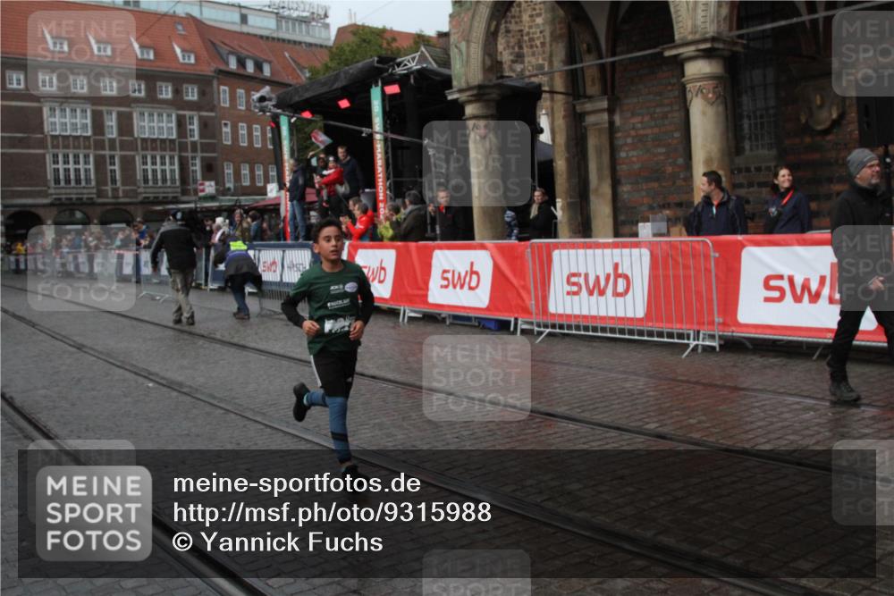 05.10.2025 - 20. swb-Marathon Bremen Yannick Fuchs http://msf.ph/oto/9315988 05.10.2025 15:18:21 Ziel  meine-sportfotos.de