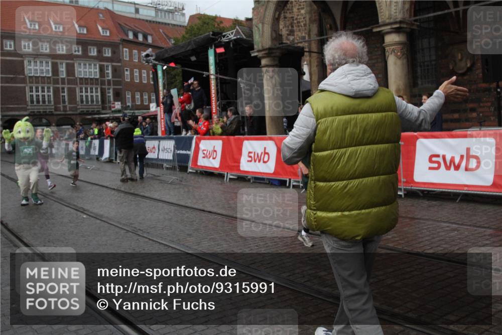 05.10.2025 - 20. swb-Marathon Bremen Yannick Fuchs http://msf.ph/oto/9315991 05.10.2025 15:18:39 Ziel  meine-sportfotos.de