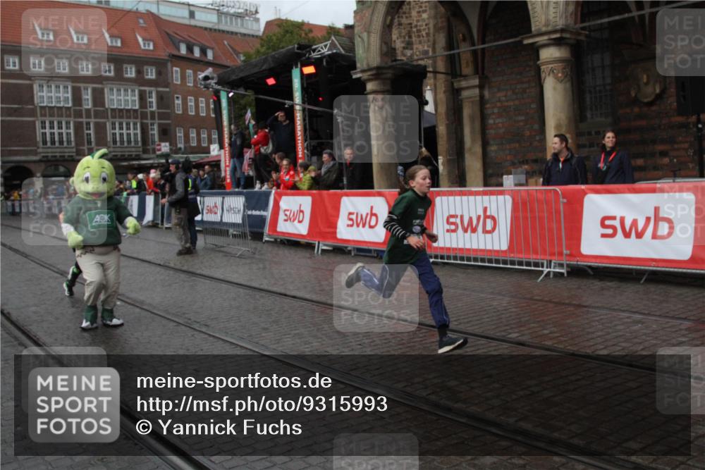 05.10.2025 - 20. swb-Marathon Bremen Yannick Fuchs http://msf.ph/oto/9315993 05.10.2025 15:18:42 Ziel  meine-sportfotos.de