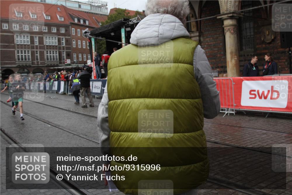 05.10.2025 - 20. swb-Marathon Bremen Yannick Fuchs http://msf.ph/oto/9315996 05.10.2025 15:19:03 Ziel  meine-sportfotos.de