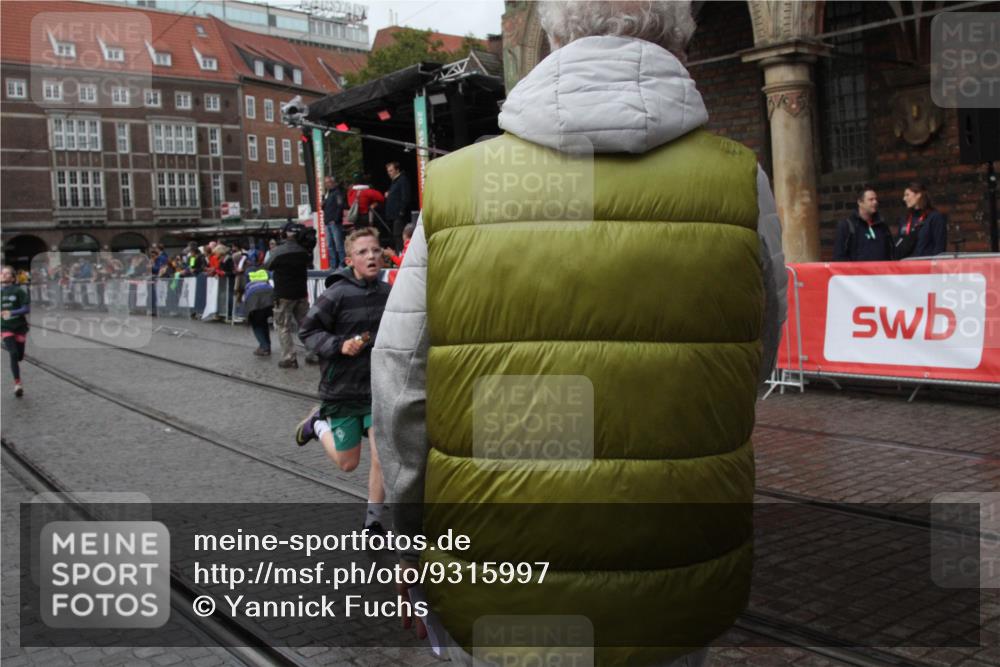 05.10.2025 - 20. swb-Marathon Bremen Yannick Fuchs http://msf.ph/oto/9315997 05.10.2025 15:19:04 Ziel  meine-sportfotos.de