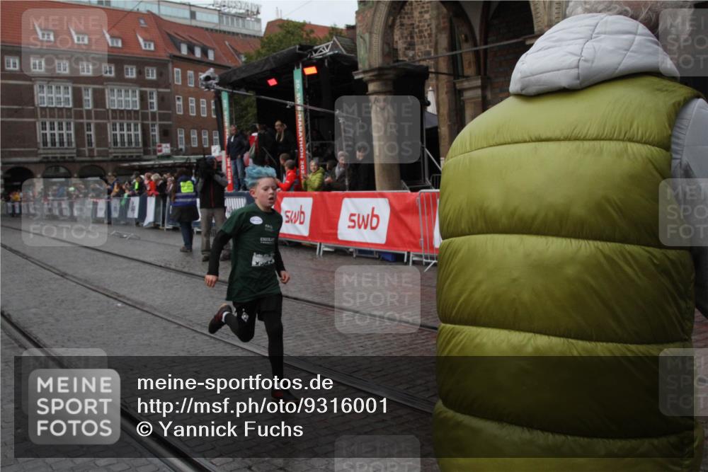 05.10.2025 - 20. swb-Marathon Bremen Yannick Fuchs http://msf.ph/oto/9316001 05.10.2025 15:19:17 Ziel  meine-sportfotos.de