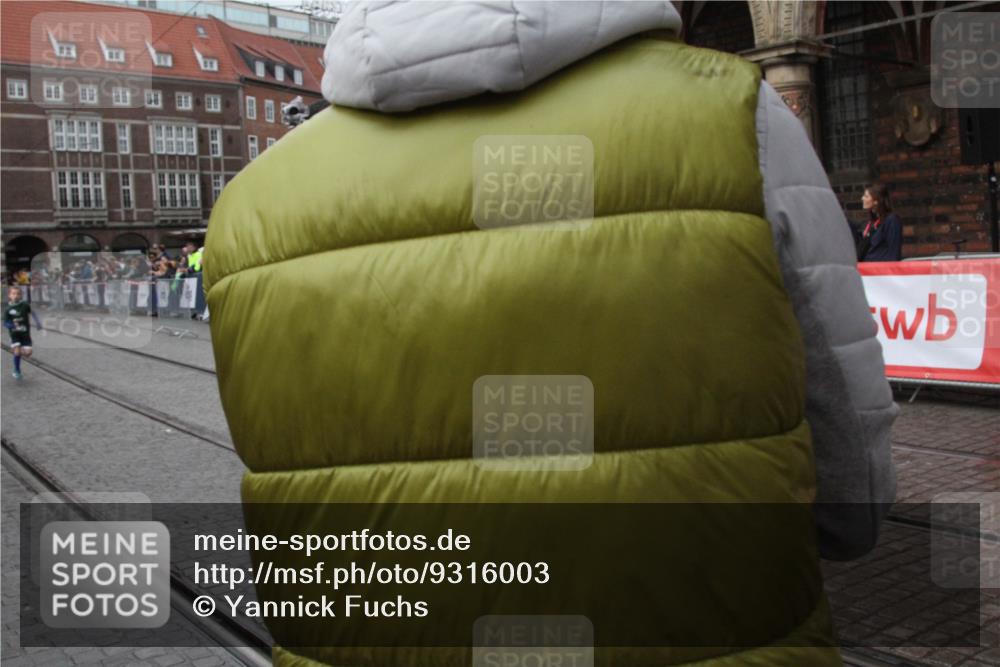 05.10.2025 - 20. swb-Marathon Bremen Yannick Fuchs http://msf.ph/oto/9316003 05.10.2025 15:19:37 Ziel  meine-sportfotos.de
