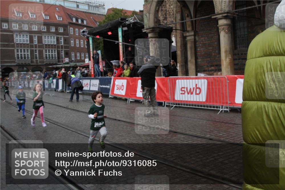 05.10.2025 - 20. swb-Marathon Bremen Yannick Fuchs http://msf.ph/oto/9316085 05.10.2025 15:21:29 Ziel  meine-sportfotos.de