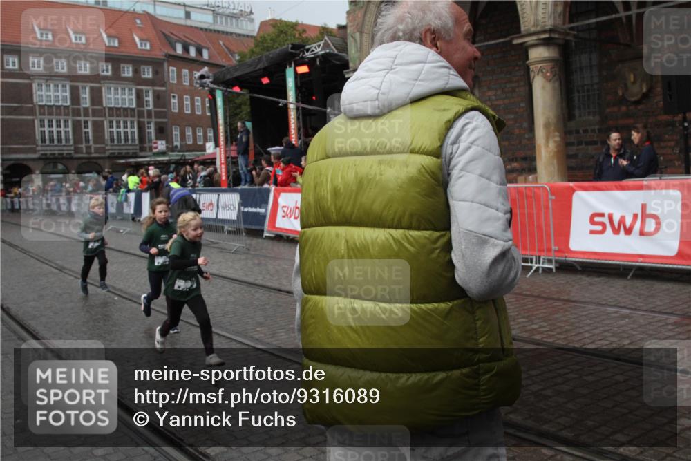 05.10.2025 - 20. swb-Marathon Bremen Yannick Fuchs http://msf.ph/oto/9316089 05.10.2025 15:21:36 Ziel  meine-sportfotos.de