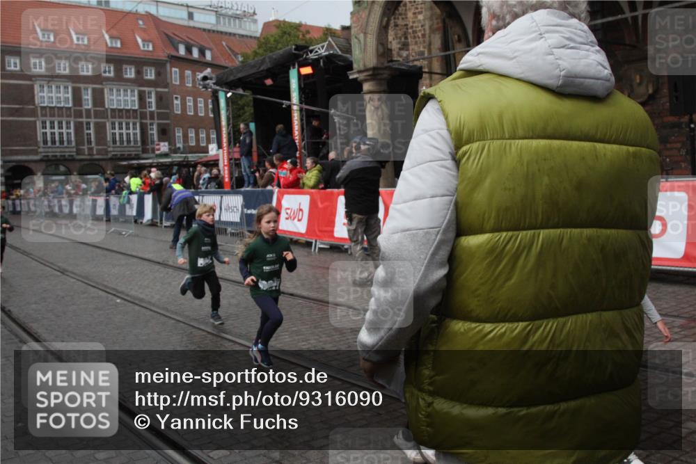 05.10.2025 - 20. swb-Marathon Bremen Yannick Fuchs http://msf.ph/oto/9316090 05.10.2025 15:21:37 Ziel  meine-sportfotos.de
