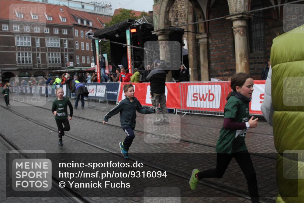 05.10.2025 - 20. swb-Marathon Bremen Yannick Fuchs http://msf.ph/oto/9316094 05.10.2025 15:21:41 Ziel  meine-sportfotos.de