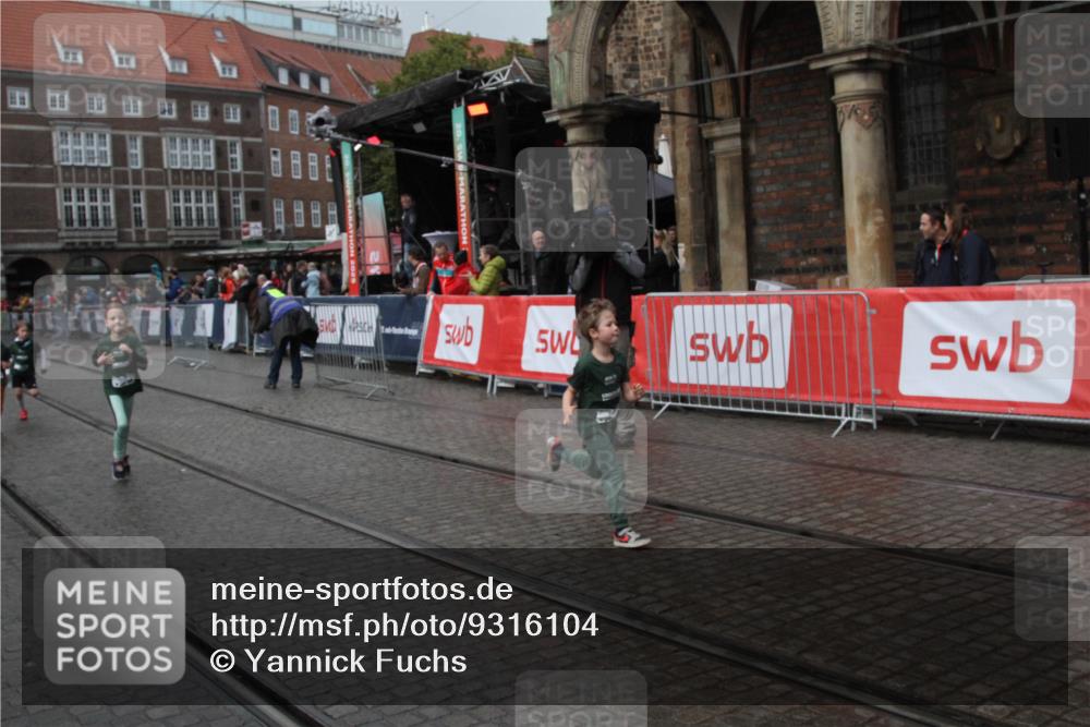 05.10.2025 - 20. swb-Marathon Bremen Yannick Fuchs http://msf.ph/oto/9316104 05.10.2025 15:21:55 Ziel  meine-sportfotos.de