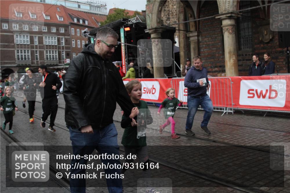 05.10.2025 - 20. swb-Marathon Bremen Yannick Fuchs http://msf.ph/oto/9316164 05.10.2025 15:22:56 Ziel  meine-sportfotos.de