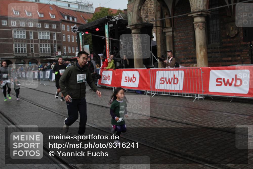 05.10.2025 - 20. swb-Marathon Bremen Yannick Fuchs http://msf.ph/oto/9316241 05.10.2025 15:23:25 Ziel 285, 389 meine-sportfotos.de
