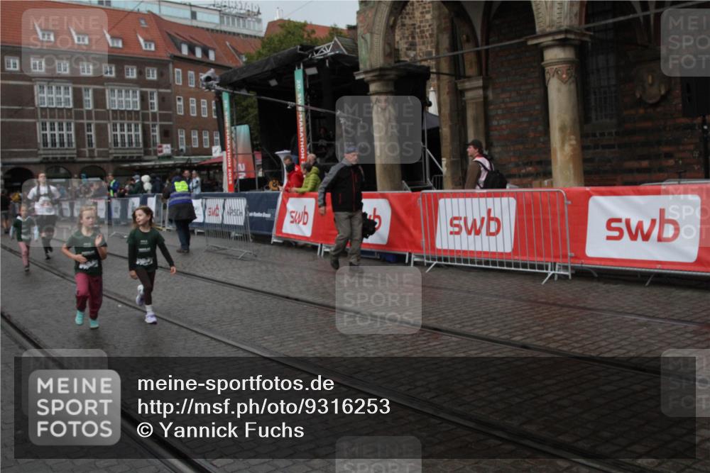 05.10.2025 - 20. swb-Marathon Bremen Yannick Fuchs http://msf.ph/oto/9316253 05.10.2025 15:23:29 Ziel 285, 709 meine-sportfotos.de