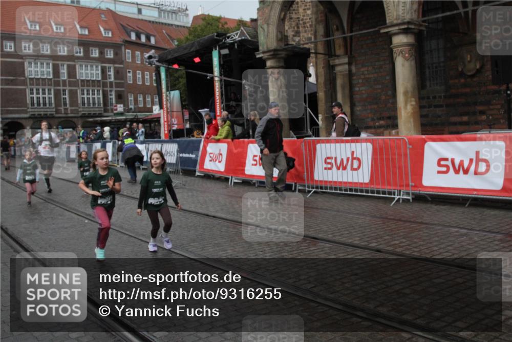 05.10.2025 - 20. swb-Marathon Bremen Yannick Fuchs http://msf.ph/oto/9316255 05.10.2025 15:23:29 Ziel 285, 709 meine-sportfotos.de