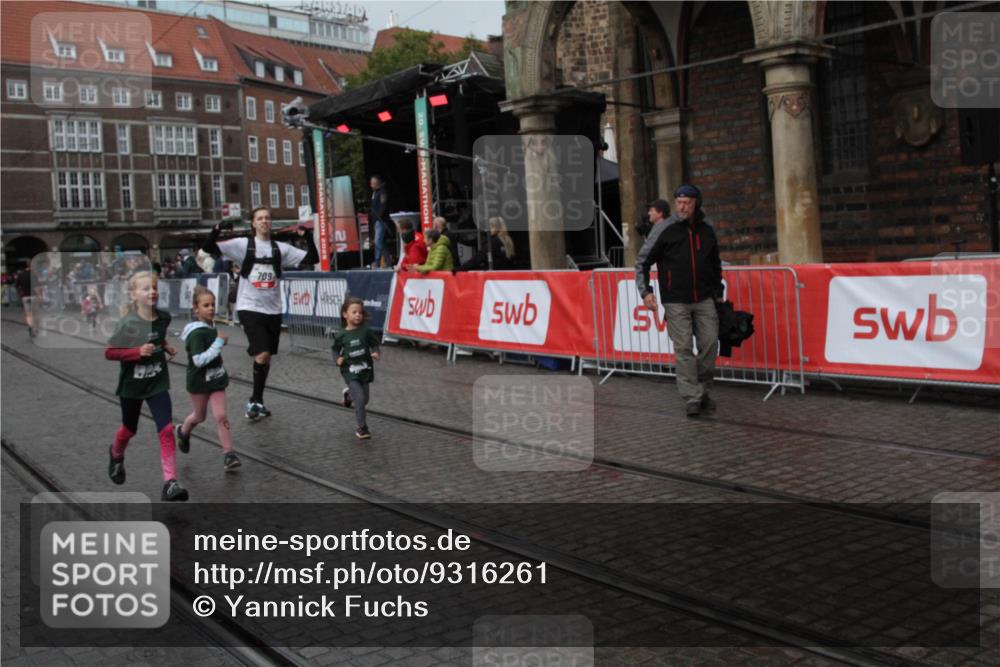 05.10.2025 - 20. swb-Marathon Bremen Yannick Fuchs http://msf.ph/oto/9316261 05.10.2025 15:23:31 Ziel 709 meine-sportfotos.de