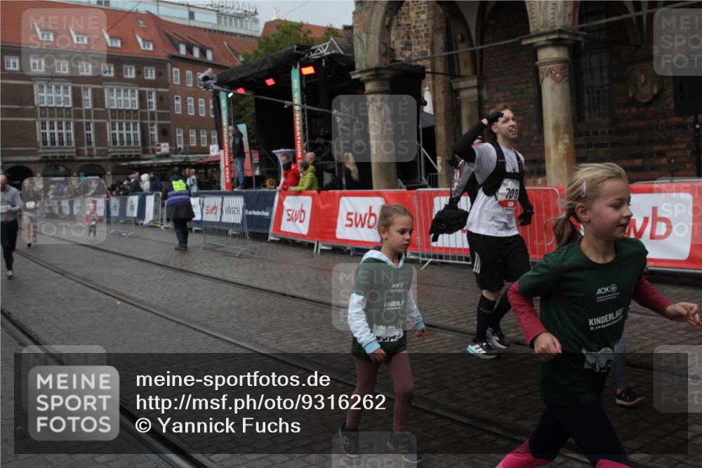 05.10.2025 - 20. swb-Marathon Bremen Yannick Fuchs http://msf.ph/oto/9316262 05.10.2025 15:23:33 Ziel 709 meine-sportfotos.de
