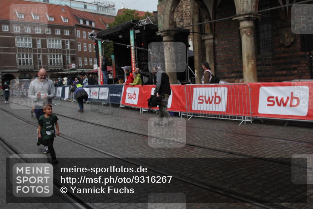 05.10.2025 - 20. swb-Marathon Bremen Yannick Fuchs http://msf.ph/oto/9316267 05.10.2025 15:23:35 Ziel  meine-sportfotos.de