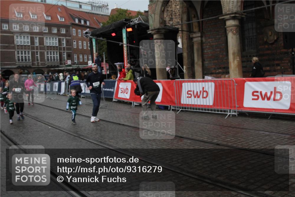 05.10.2025 - 20. swb-Marathon Bremen Yannick Fuchs http://msf.ph/oto/9316279 05.10.2025 15:23:44 Ziel  meine-sportfotos.de