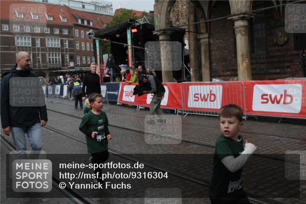 05.10.2025 - 20. swb-Marathon Bremen Yannick Fuchs http://msf.ph/oto/9316304 05.10.2025 15:23:52 Ziel  meine-sportfotos.de