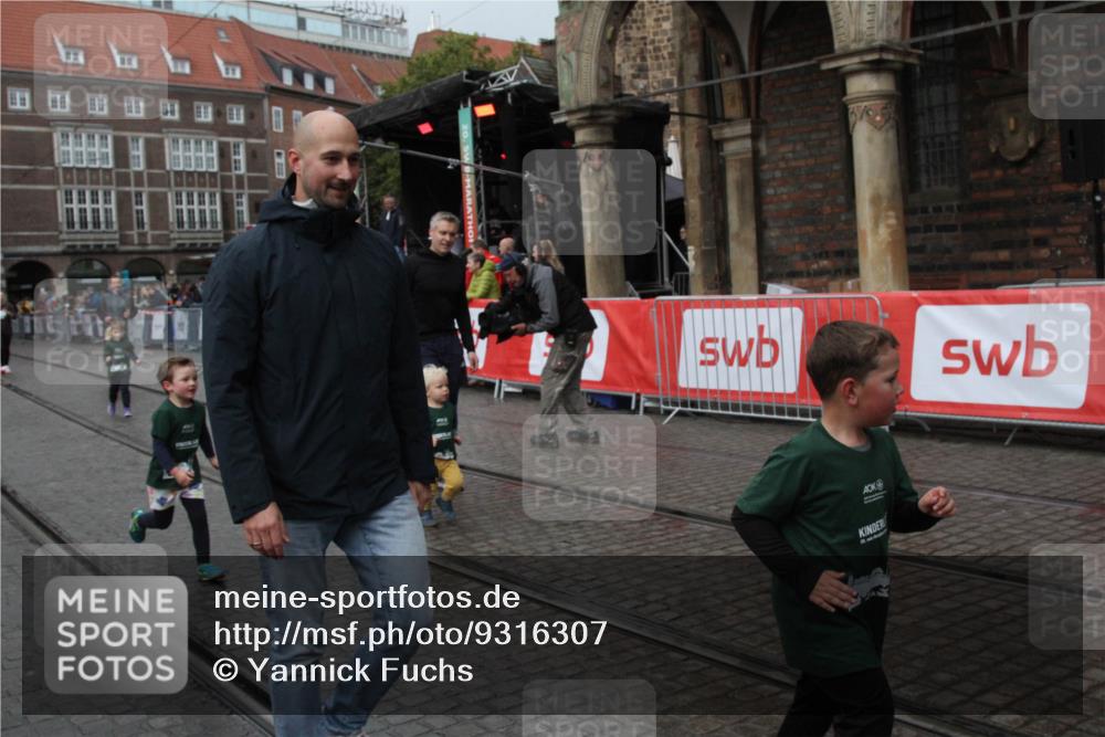 05.10.2025 - 20. swb-Marathon Bremen Yannick Fuchs http://msf.ph/oto/9316307 05.10.2025 15:23:53 Ziel  meine-sportfotos.de