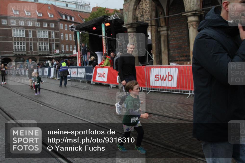 05.10.2025 - 20. swb-Marathon Bremen Yannick Fuchs http://msf.ph/oto/9316310 05.10.2025 15:23:54 Ziel  meine-sportfotos.de