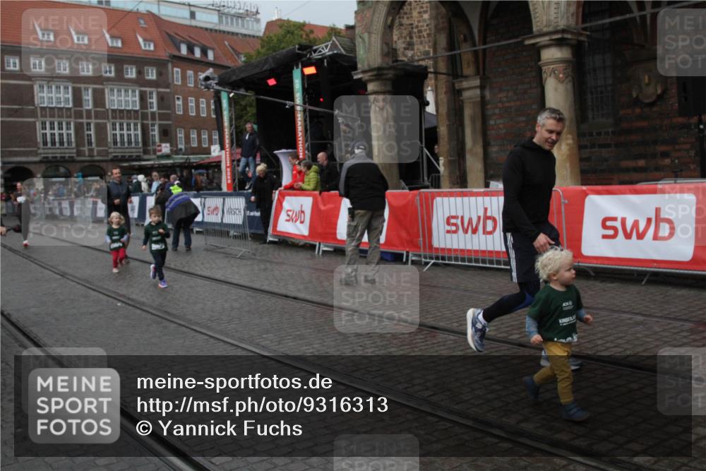 05.10.2025 - 20. swb-Marathon Bremen Yannick Fuchs http://msf.ph/oto/9316313 05.10.2025 15:23:55 Ziel  meine-sportfotos.de