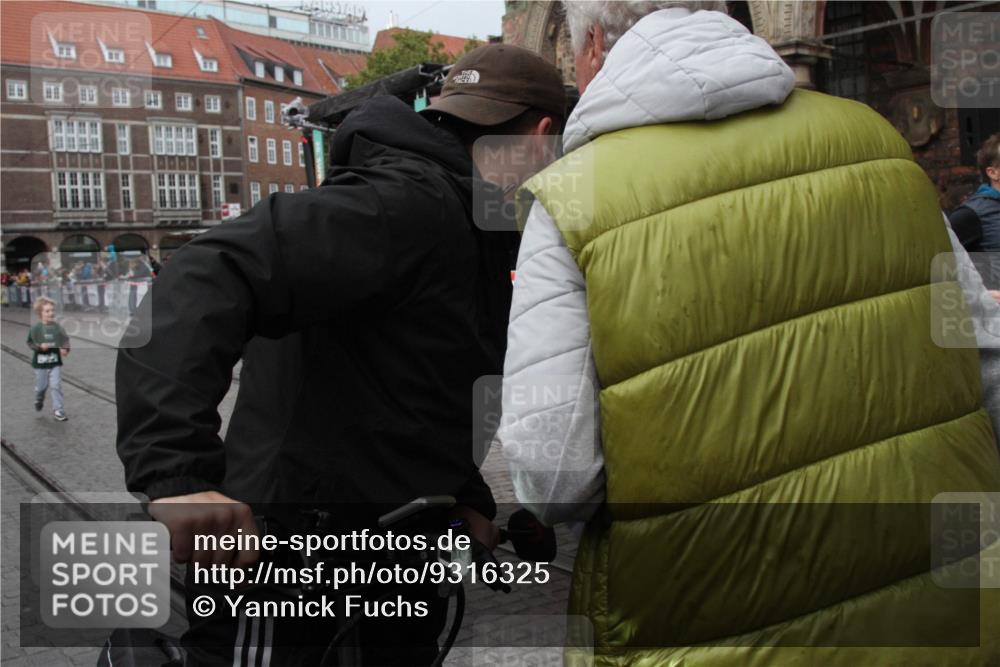 05.10.2025 - 20. swb-Marathon Bremen Yannick Fuchs http://msf.ph/oto/9316325 05.10.2025 15:24:00 Ziel  meine-sportfotos.de